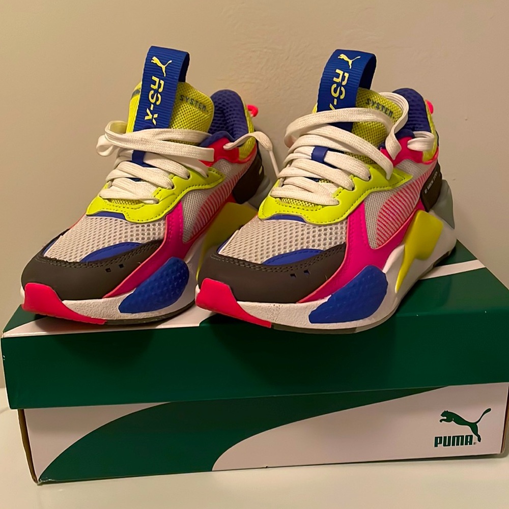 Womens puma sneakers size 6